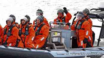 Antrittsbesuch bei Marine in Eckernförde: Boris Pistorius zwischen Hightech und alten Hubschraubern