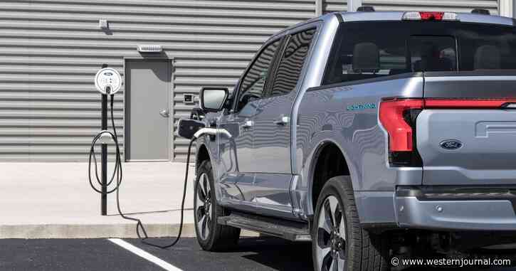 A Ford Electric Truck Can Power Your Home, But These Journalists Found It'll Cost $18,000