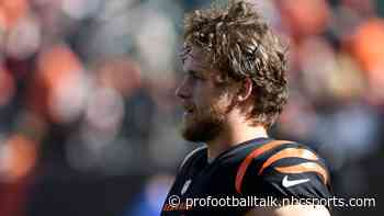 Bengals re-sign long snapper Cal Adomitis