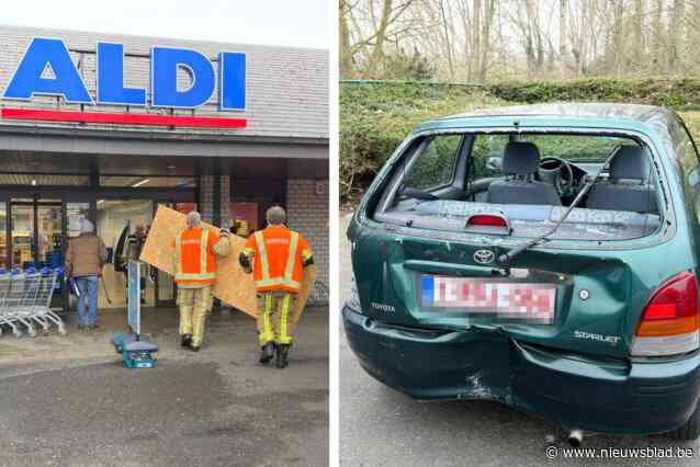 Bestuurster (79) vergist zich van pedaal, rijdt tegen uitgang van Aldi en verwondt zo haar eigen passagier