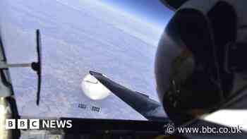 Selfie image shows US pilot flying over Chinese 'spy balloon'