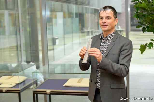 UAntwerpen verwerft waardevol perkament uit middeleeuws boek: “Middelnederlandse rijmverzen over gewelddadige riddergevechten”