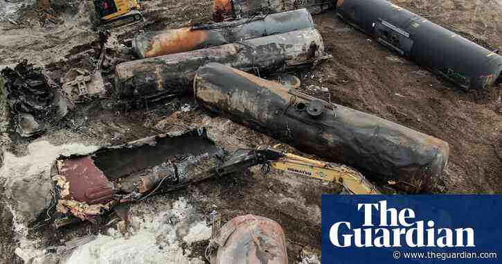 Crew tried to stop Ohio train from derailing after wheel bearing alert – report