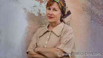 Iris DeMent’s ‘Workin’ on a World’ Is a Stirring Political Statement in Desperate Times