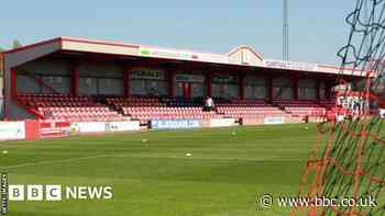 Tamworth-Nuneaton game abandoned amid violence