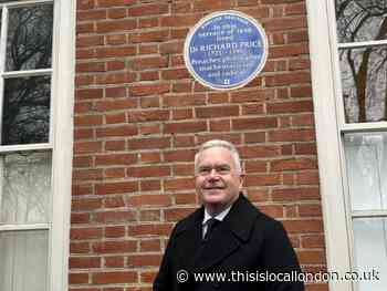 Huw Edwards unveils Dr Richard Price Newington Green blue plaque