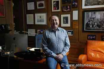 Singers Molly Johnson, k.d. lang given Canada’s highest performing arts honour