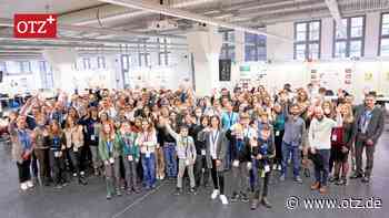 Jenas Jugend forscht: Von nachhaltigen Masken und Proteinen in Mehlwürmern