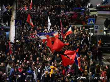 Minacce e violenze dai collettivi rossi. E la sinistra tace