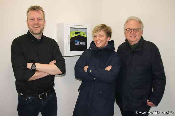 Bentfeld: Defibrillator an Dorfgemeinschaft übergeben
