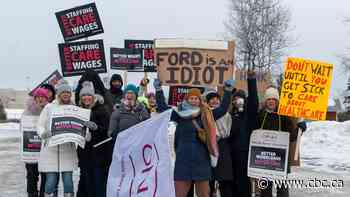 Thunder Bay nurses rally to make their case for better wages, higher staffing