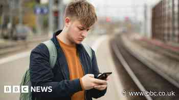 Train firms sorry after information systems outage