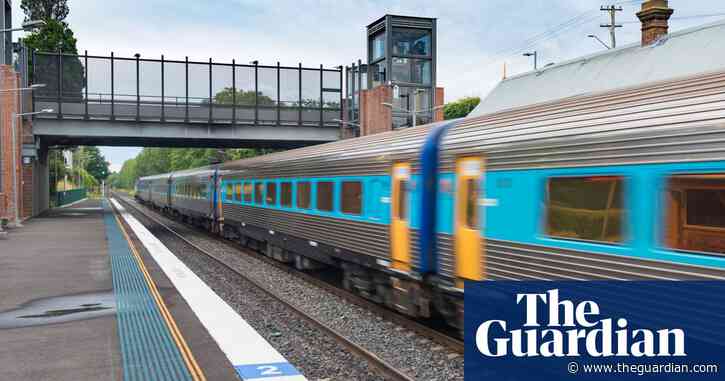 Australia’s high-speed rail should be rolled out in small stages with Sydney to Canberra first, experts say