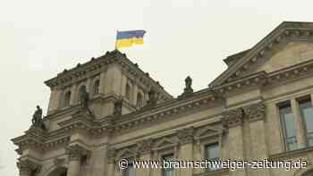 Bundestag hisst ukrainische Flagge