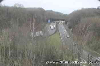 M25 crash near Orpington closes lane and causes delays