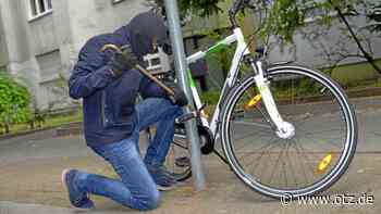 Umzugskartons als Beute - Zerstörte Transporter-Reifen - Gestohlenes Fahrrad