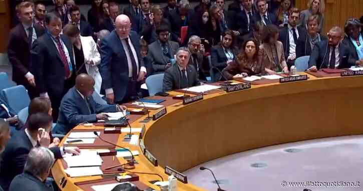 Onu, l’ambasciatore russo interrompe il minuto di silenzio per le vittime ucraine e chiede di “onorare la memoria di tutti i morti dal 2014”