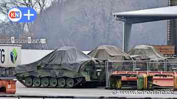 Marder Panzer warten im Hafen von Kiel auf die Fähre nach Litauen