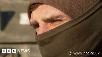 Ukraine war: Soldiers master British tanks in Dorset