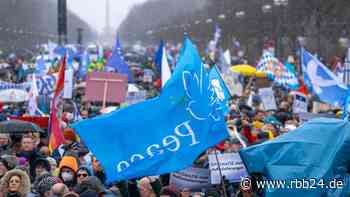 Etwa 13.000 kommen zu "Wagenknecht-Demo"