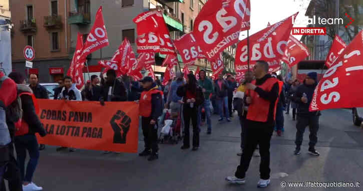 Milano, manifestazione contro la guerra e il governo Meloni: presenti anche gli anarchici per Cospito. La diretta