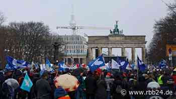 Etwa 13.000 bei "Wagenknecht-Demo"