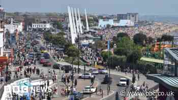 Southend council votes through 4.99% tax rise and saving measures