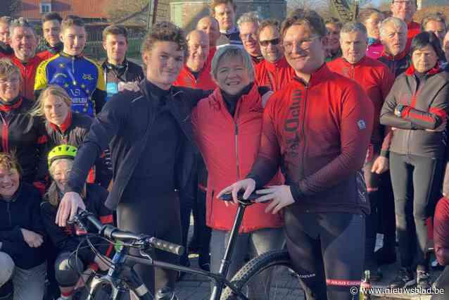 “Dit kwam binnen”: overleden wielertoerist op zijn verjaardag herdacht met fietsrit naar laatste klim