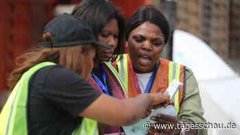 In Nigeria öffnen wegen Problemen Wahllokale teils erneut