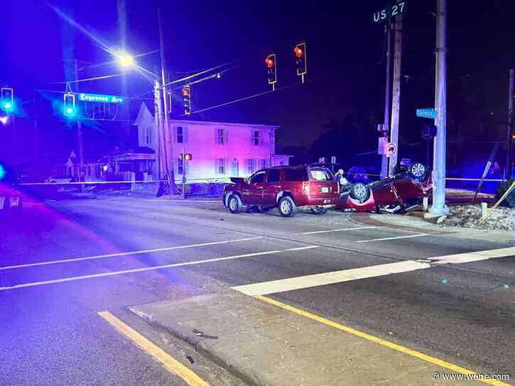 Fort Wayne Police Department investigating crash with overturned car