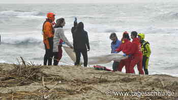 Mindestens 30 Migranten ertrinken bei Bootsunglück