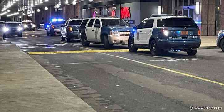Man accidentally shoots himself in mall; stampede and panic described inside