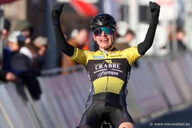 Victor Vaneeckhoutte verliest door kettingproblemen voeling met kopgroep in Kuurne-Brussel-Kuurne voor junioren: “Zege van Jarno Widar maakt mijn miserie toch een beetje goed”