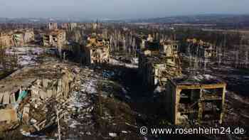 Ukraine-Krieg: Luft- und Artillerieangriffe auf befreite Gebiete