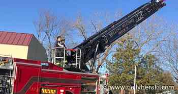 Fire breaks out on roof of Rolling Meadows gas station