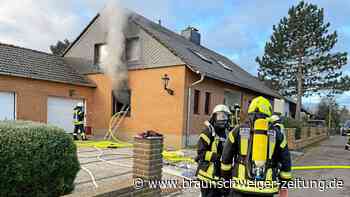 „Dichter Rauch“ in Flechtorf – Feuerwehr löscht Zimmerbrand