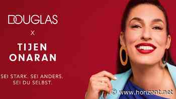 Weltfrauentag: Douglas und Tijen Onaran setzen mit Lippenstift ein Zeichen für Female Empowerment