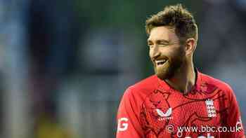 Richard Gleeson: Lancashire bowler signs new two-year T20 contract
