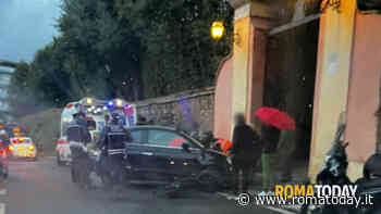 Incidente via Trionfale: auto contro bici, ciclista in ospedale