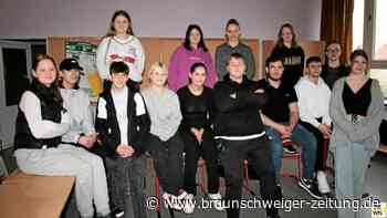 Schüler aus dem Kreis Helmstedt diskutieren über Waffenlieferungen