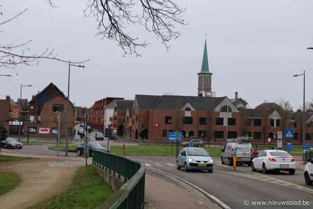 Burgemeester Tollenaere geeft Maaseiks raadslid veeg uit de pan: “U deelt vertrouwelijke info over nieuwe Maasbrug”