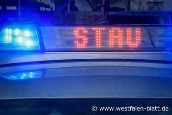 Stau auf der A44: Unfall in der Nähe des Autobahnkreuzes Wünnenberg-Haaren