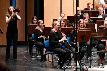 Anspruchsvolles Konzert der Bläserphilharmonie OWL in der Paderhalle