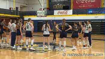 Regis women's basketball team following coach's footsteps in historic season