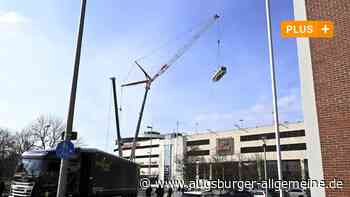 Spektakulärer Kraftakt: Kühlmaschine der City-Galerie schwebt durch die Luft