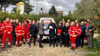I volontari donano a Roma nord un nuovo pulmino per il trasporto di anziani e disabili