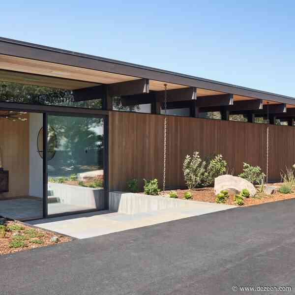 Low-lying house by Klopf Architecture overlooks California's Sonoma Valley