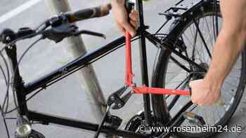 Versperrtes Oldtimer-Fahrrad am Tennisplatz Tittmoning entwendet