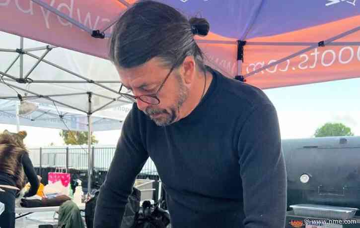 Dave Grohl feeds 450 homeless people after cooking barbecue for 16 hours