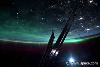 'Absolutely unreal:' NASA astronaut snaps amazing photo of auroras from space station